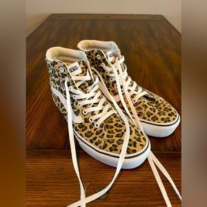 Women’s size 9 Hi-sk8 Vans